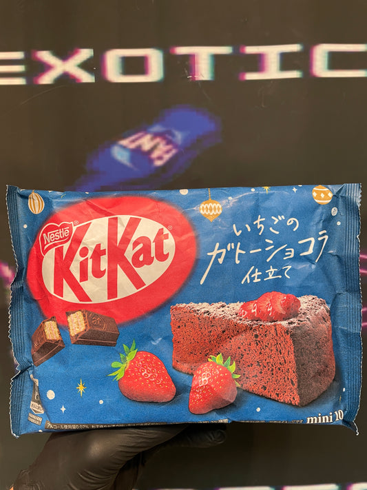 KitKat Strawberry Chocolate Cake mini